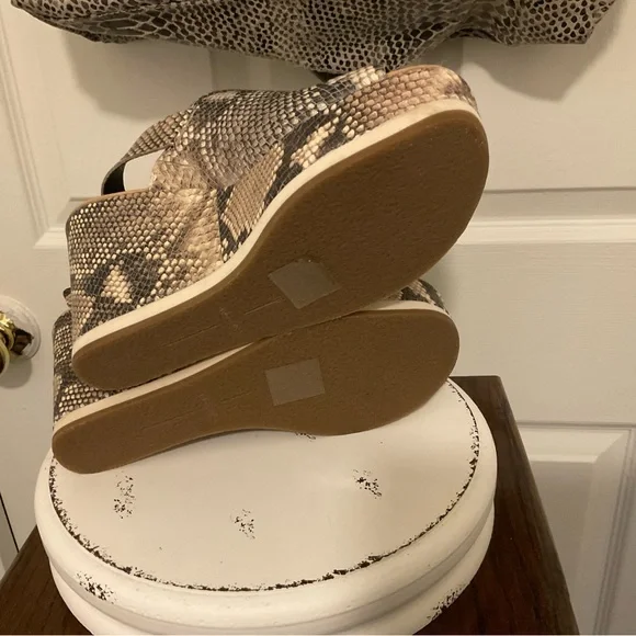 NWOT Python Dolce Vita Platform peep toe sling back. - Picture 5 of 7